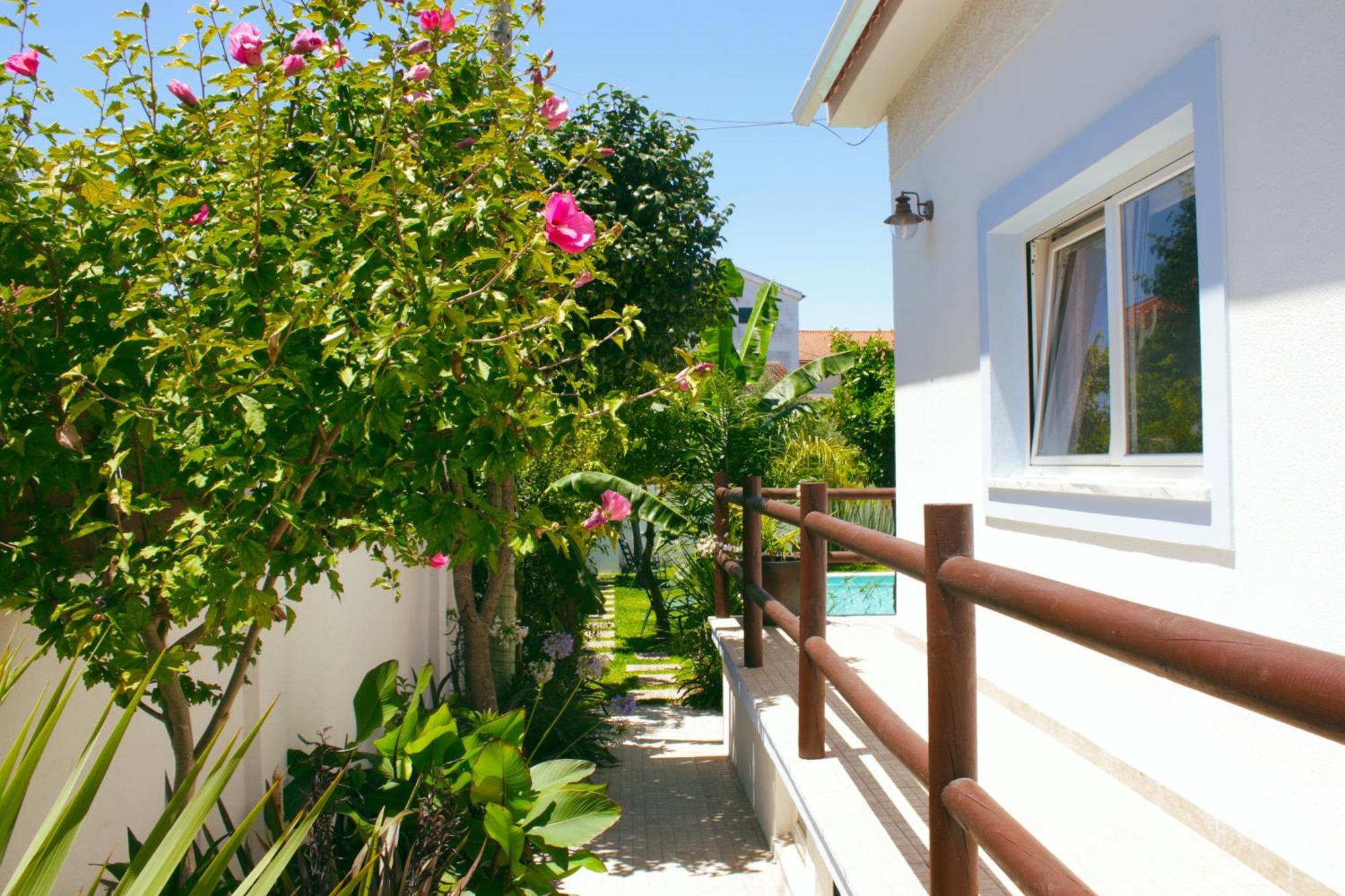 Vila Vale Guest House - Surf & Yoga Charneca  Extérieur photo